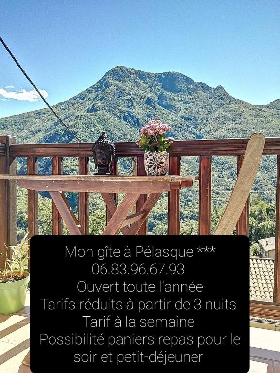 アパートメントから撮影された、または一般的な山の景色