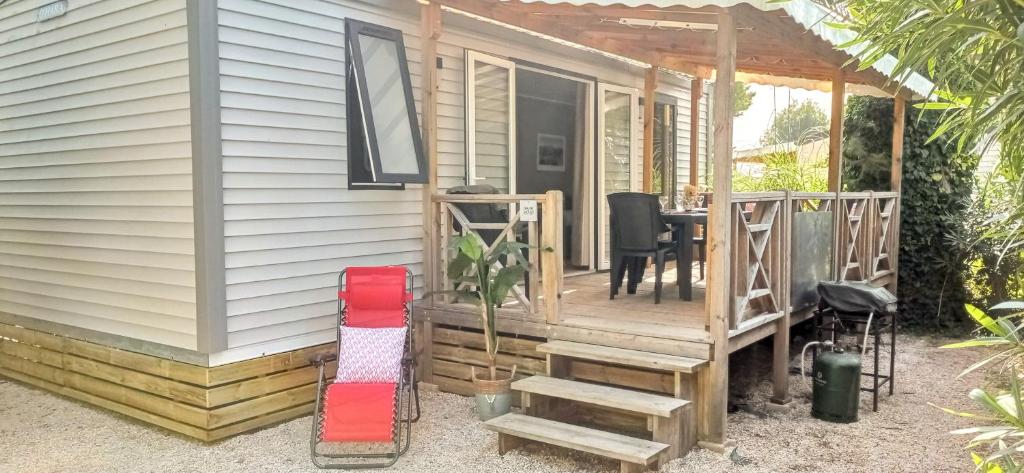 Patio nebo venkovní prostory v ubytování HappyMobilhome Argelès-sur-mer -plage à 500m- Camping 4 étoiles Del Mar