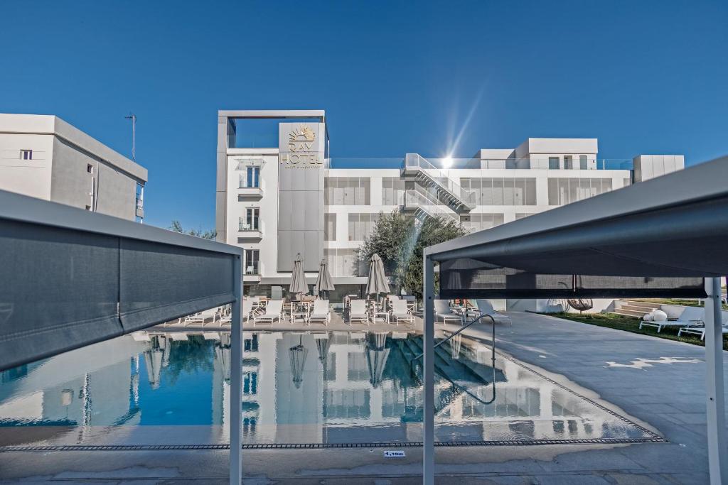 Bazén v ubytování Ray Hotel Corfu nebo v jeho okolí