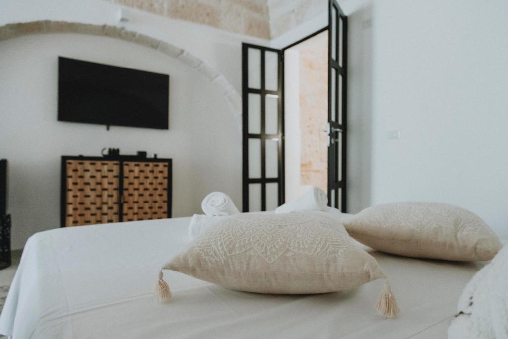 Postel nebo postele na pokoji v ubytování al 22 Suite & Spa Luxury Experience