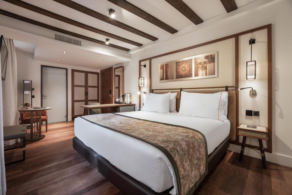 Ένα ή περισσότερα κρεβάτια σε δωμάτιο στο Áurea Toledo by Eurostars Hotel company