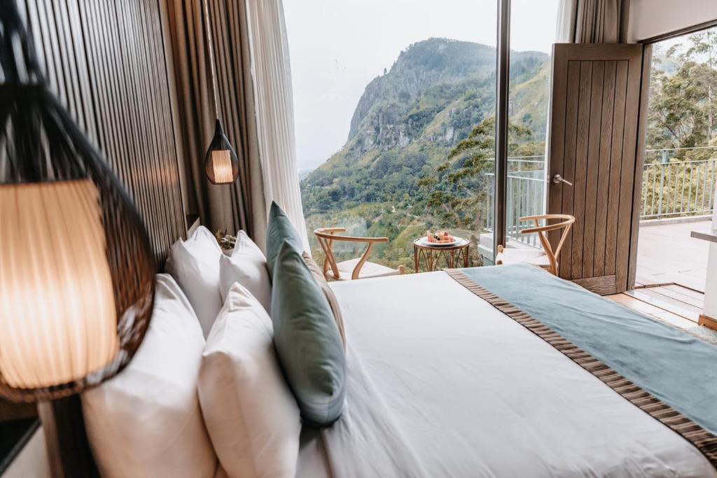 Nespecifikovaný výhled na hory nebo výhled na hory při pohledu z hotelu