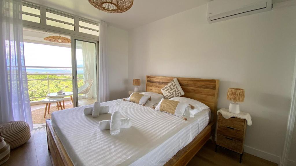 Postel nebo postele na pokoji v ubytování Soley ka Chofé, Anse Mitan, Sublime T3 refait à neuf vue mer