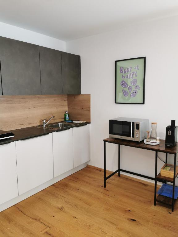 Kuchyňa alebo kuchynka v ubytovaní Neue Wohnung "RITTERTAL" im Zentrum von Altmünster am Traunsee