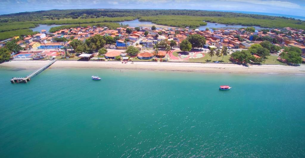 an aerial view of a beach with boats in the water at Pousada Grauça in Cacha Pregos