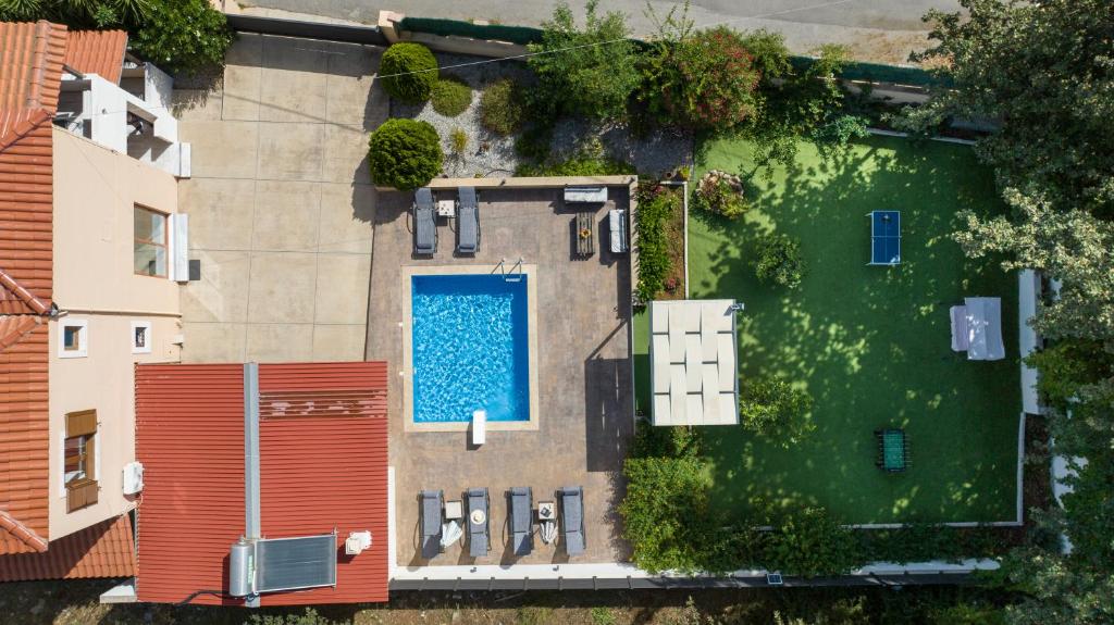 Φωτογραφία από το άλμπουμ του Villa Alex with private pool and jacuzzi στις Πρινές