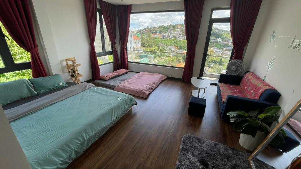 Postel nebo postele na pokoji v ubytování Hoshi DaLat House