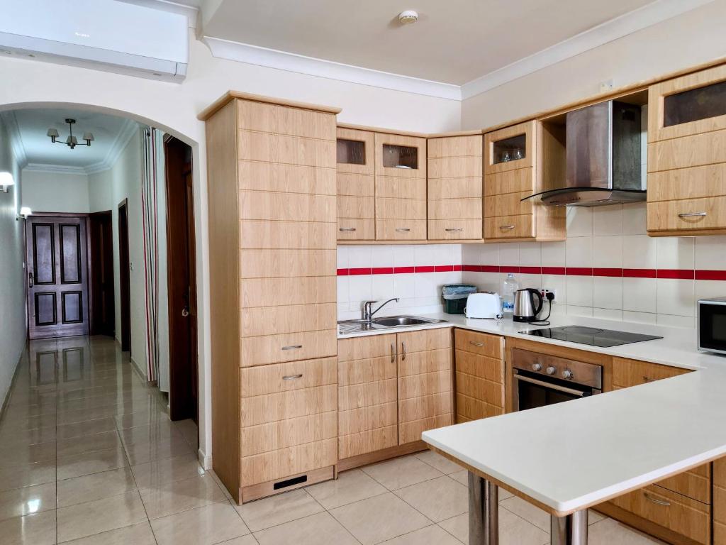 Kuchyň nebo kuchyňský kout v ubytování Seafront Apartment - Wifi - Sleeps 6 - ChrisCourt