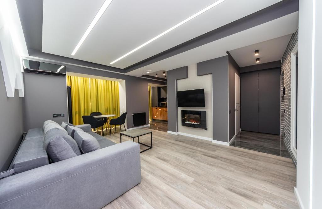 Luxrent Apartments on Lesi Ukrainki - Kiev - Suite With Spa Bath