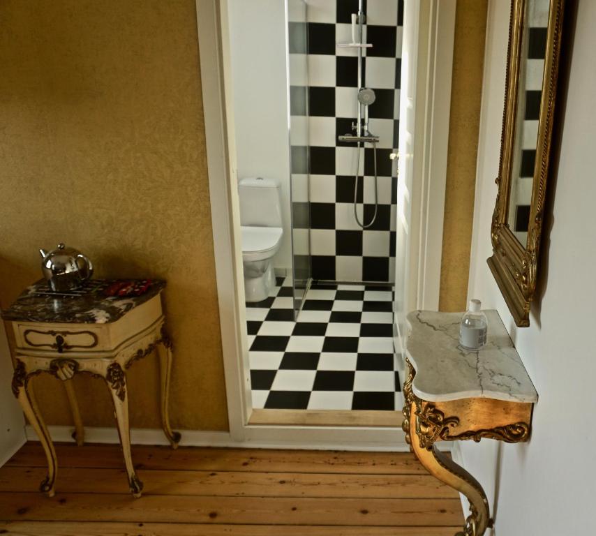 Koupelna v ubytování Old Roses Guesthouse