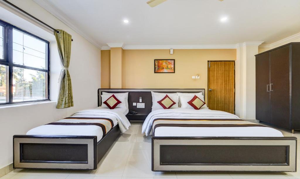 Postel nebo postele na pokoji v ubytování PLEASANT STAYS Hotel