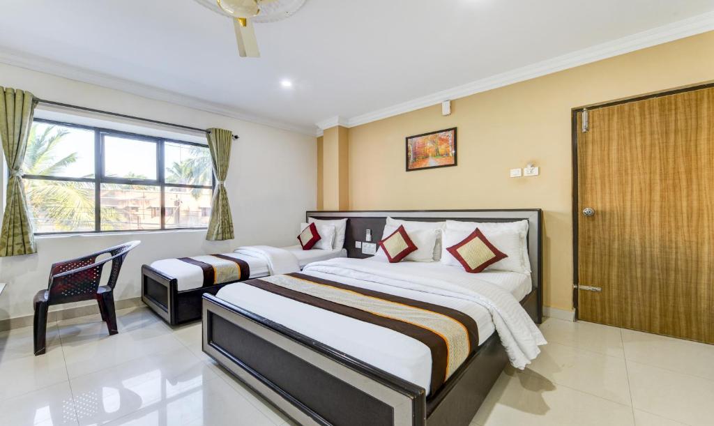 Postel nebo postele na pokoji v ubytování PLEASANT STAYS Hotel