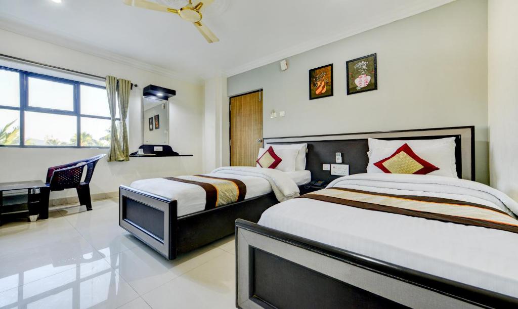 Postel nebo postele na pokoji v ubytování PLEASANT STAYS Hotel