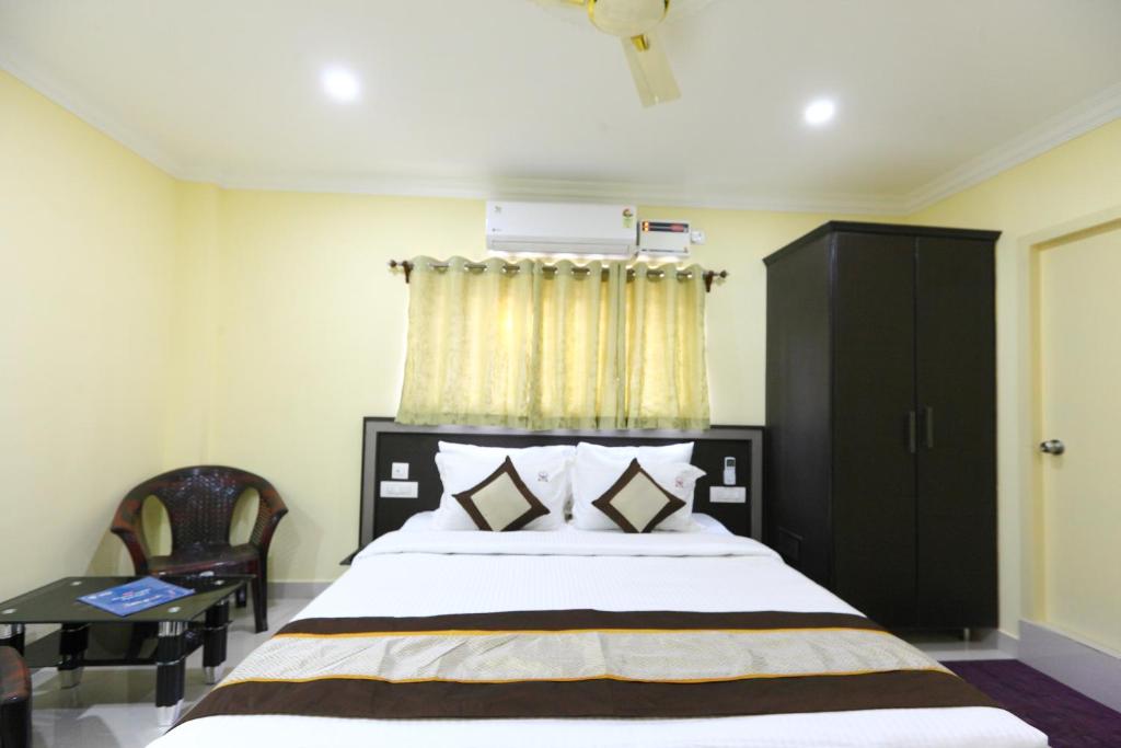 Postel nebo postele na pokoji v ubytování PLEASANT STAYS Hotel