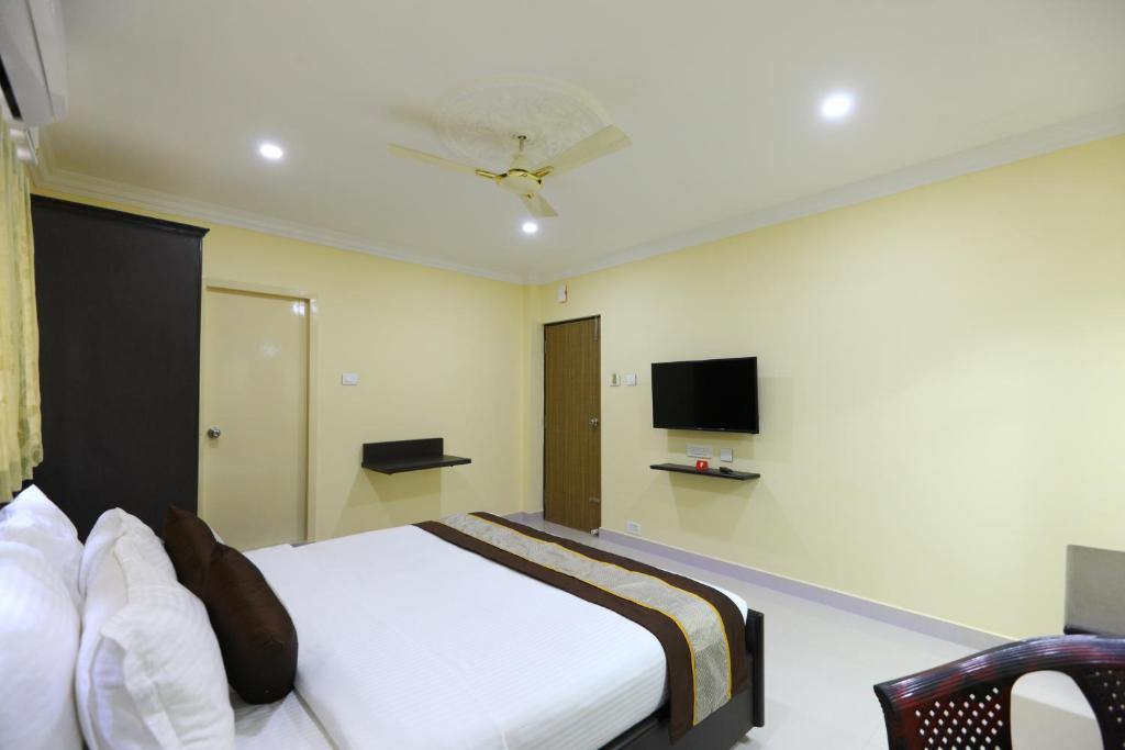 Postel nebo postele na pokoji v ubytování PLEASANT STAYS Hotel