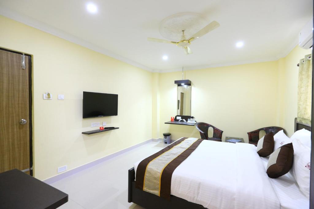 TV a/nebo společenská místnost v ubytování PLEASANT STAYS Hotel