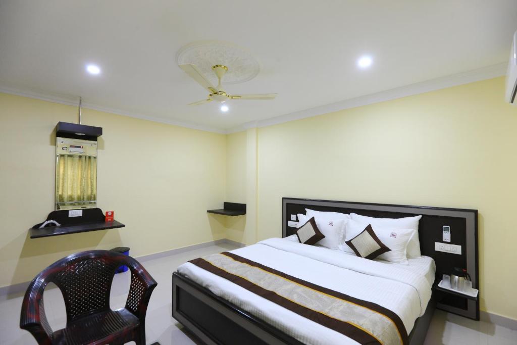 Postel nebo postele na pokoji v ubytování PLEASANT STAYS Hotel