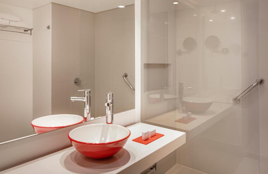 Fairfield by Marriott Bogota Embajadaにあるバスルーム