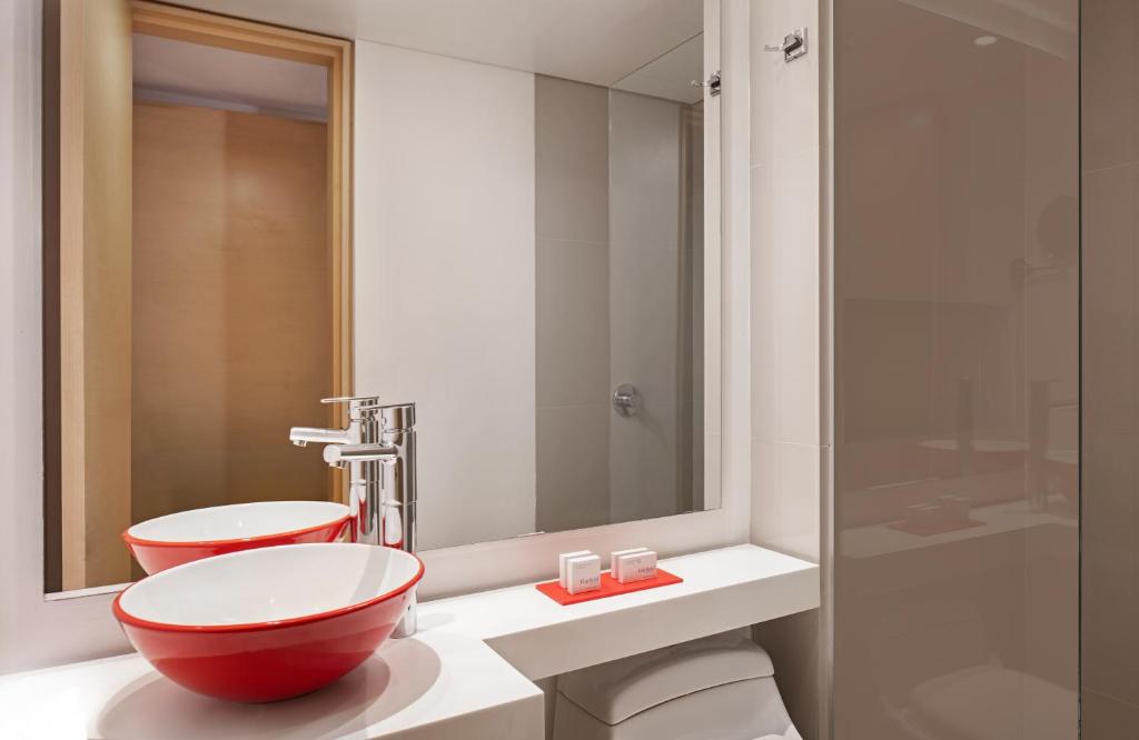 Fairfield by Marriott Bogota Embajadaにあるバスルーム