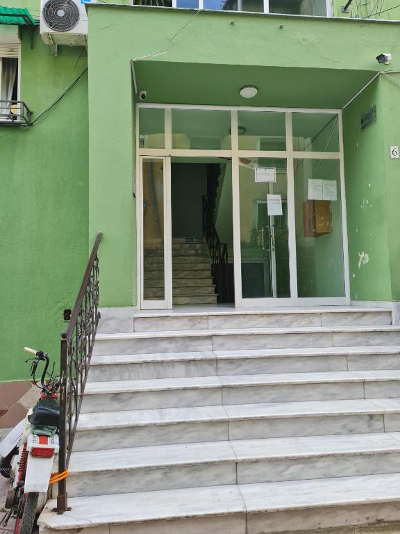 Fachada o entrada de 2E Apartment Myslym Shyri