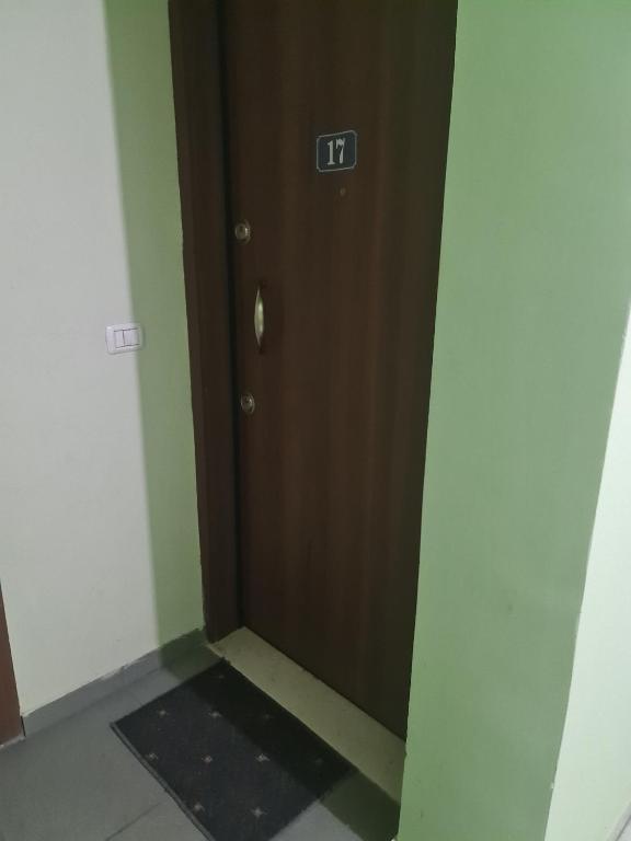 Imagen de la galería de 2E Apartment Myslym Shyri, en Tirana