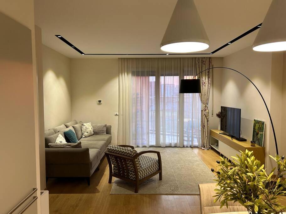 Modern Flat near the Lake and Blloku - Image 7