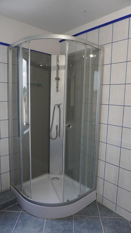 Koupelna v ubytování Geräumige Wohnung Nähe Autobahn A2