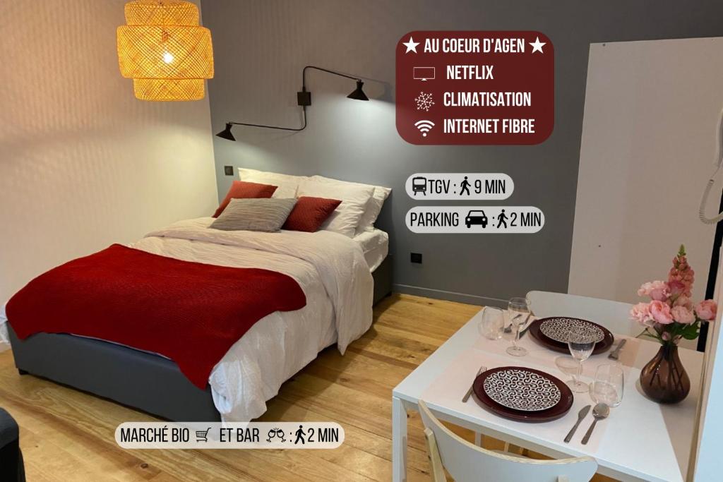 a bedroom with a bed and a white table with a tableablish at Le Charme - Au Coeur d'Agen - Self Checkin - Wifi - Netflix - Smart TV - Luqs fr in Agen