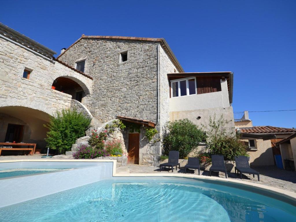 Photo de la galerie de l'établissement Holiday Home in Lanas near Ardèche Gorges, à Lanas