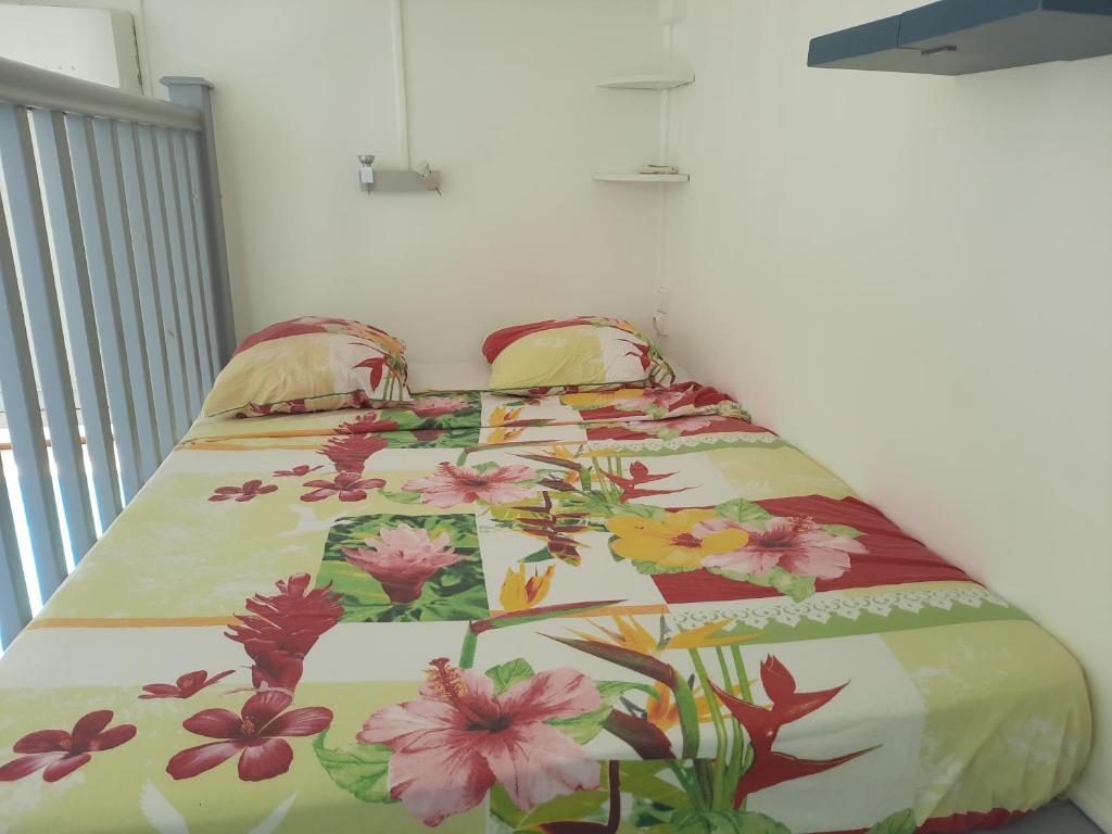 Postel nebo postele na pokoji v ubytování Studio avec piscine privée, idéalement situé
