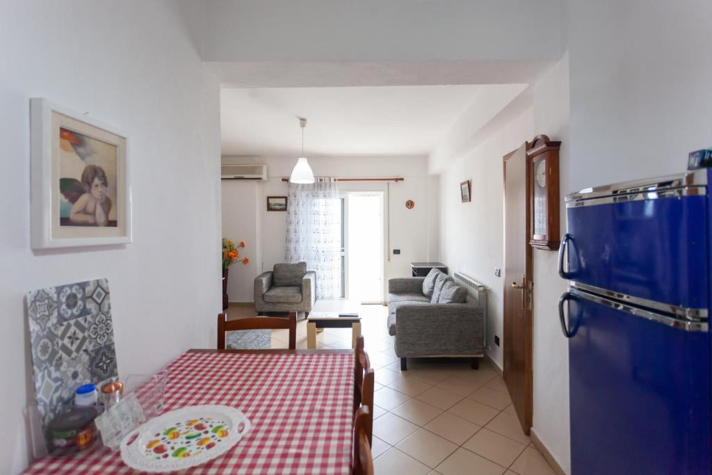 Sea View Holiday Apartment in Durres Centre - Image 4