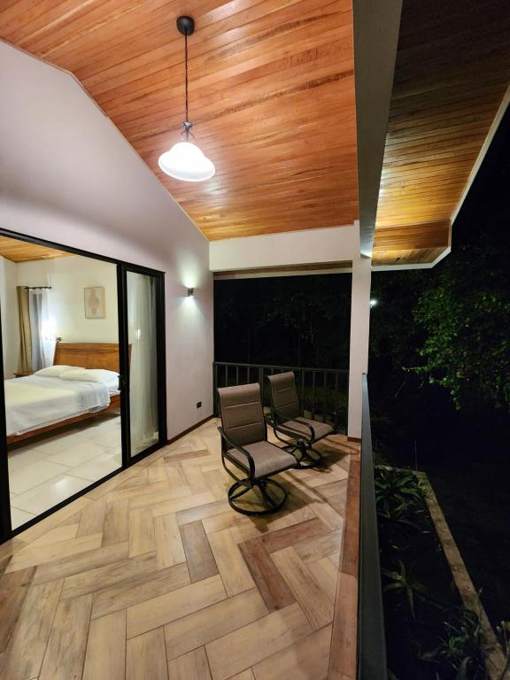Postel nebo postele na pokoji v ubytování Itzá Casa Monteverde