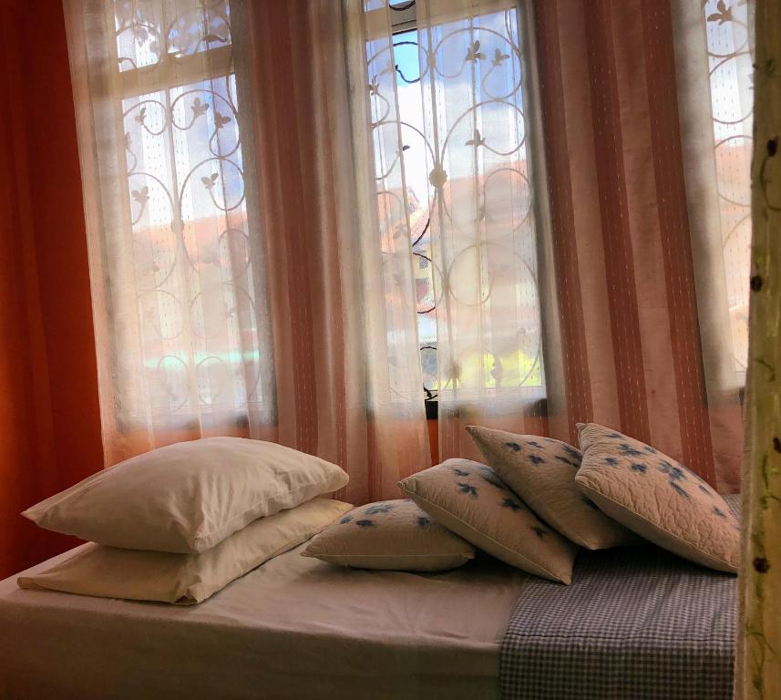 Postel nebo postele na pokoji v ubytování Guesthouse Khatib