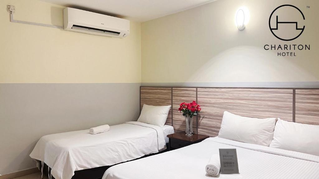 Postel nebo postele na pokoji v ubytování Chariton Hotel Skudai Kiri
