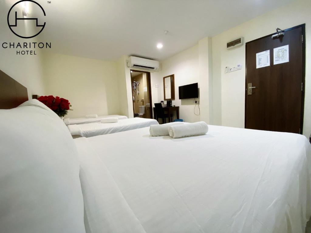 Postel nebo postele na pokoji v ubytování Chariton Hotel Skudai Kiri