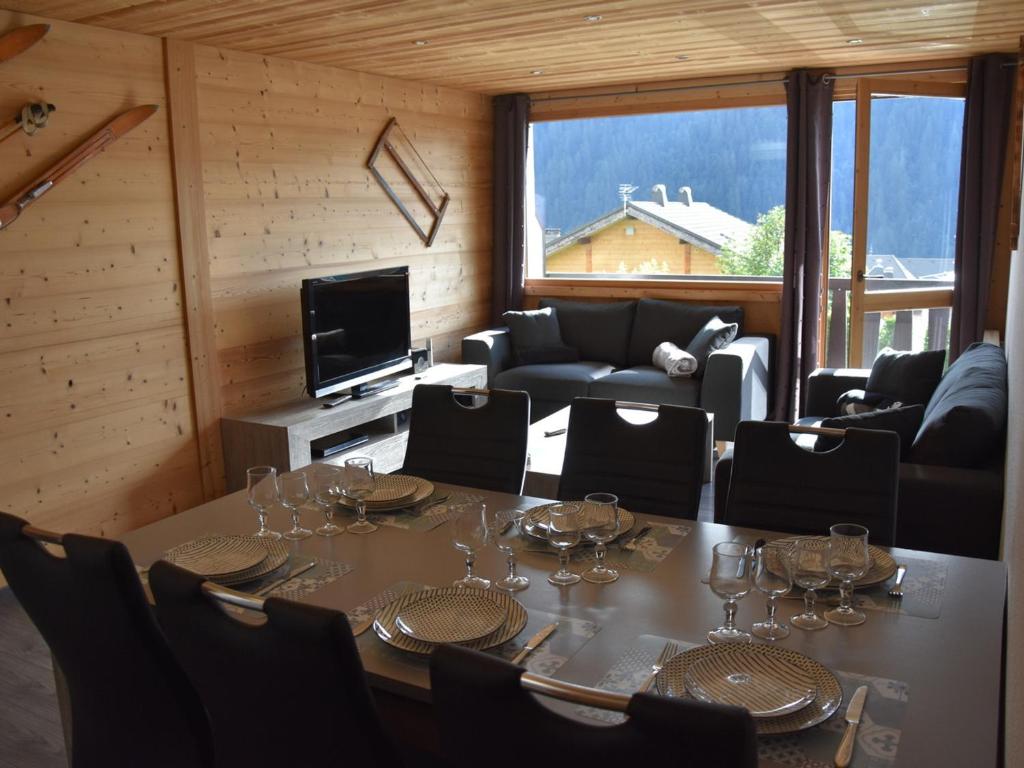 a dining room with a table with wine glasses on it at Appartement Châtel, 4 pièces, 6 personnes - FR-1-676-117 in Châtel