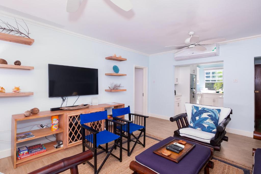 Jamaica Time Driftwood at Sea Palms 3BR 3BA Condo in Ocho Rios with Pool and Beach Front with Views ONLY 10 Mins from Ochi Intl Airport Direct flight from Miami - Appartement De Trois Chambres