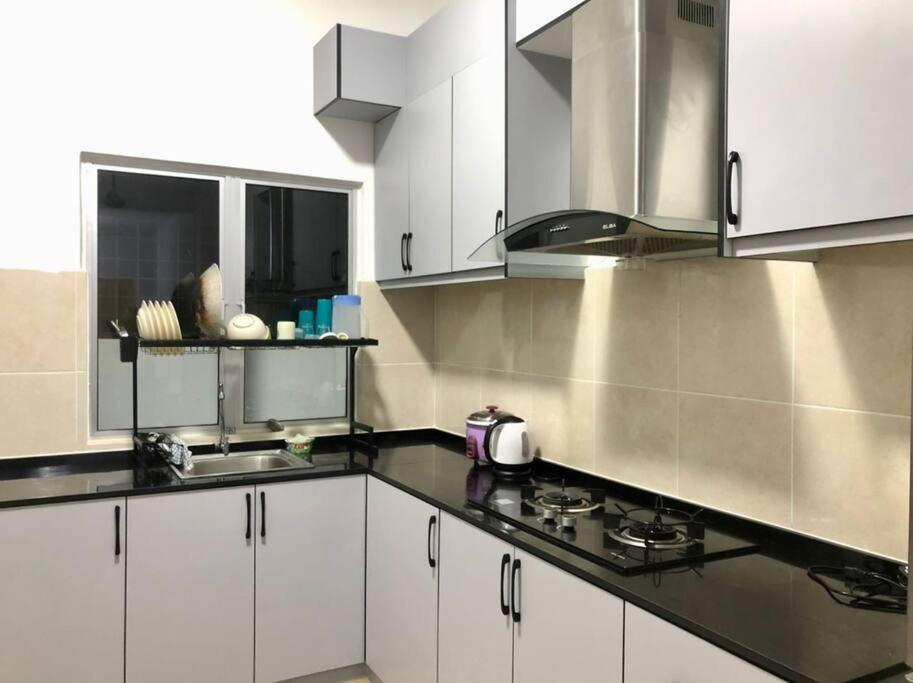 Cucina o angolo cottura di Salak Cemara Homestay Klia/Klia2