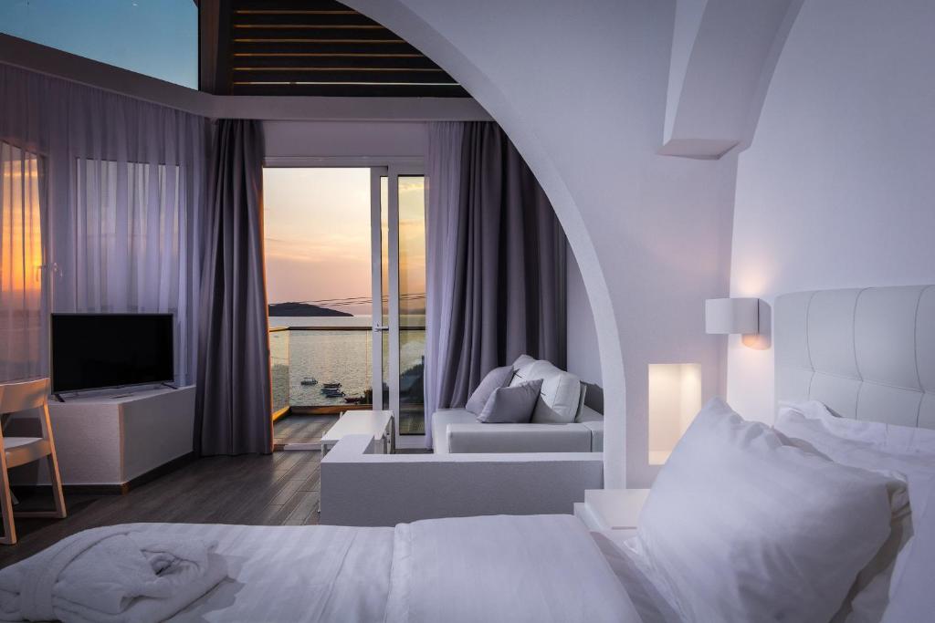 Postel nebo postele na pokoji v ubytování Hotel Akti Ouranoupoli Beach Resort