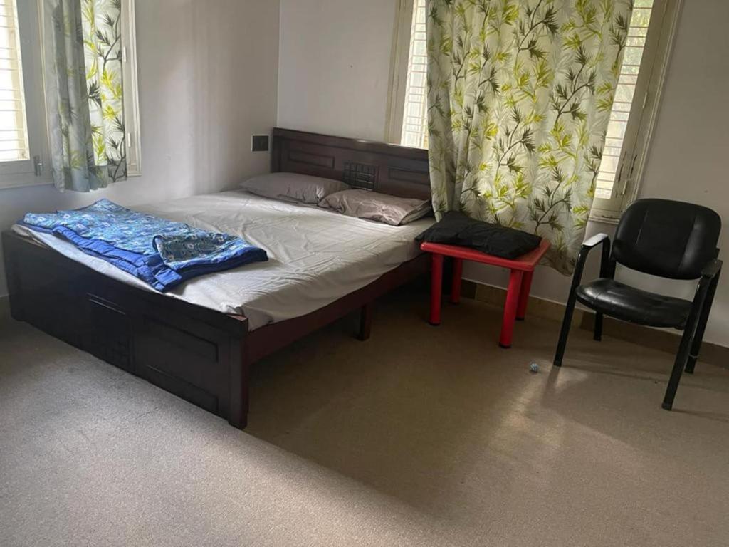 מיטה או מיטות בחדר ב-Jamesville-4BHK Villa, Wi-Fi, SmartTV - CityCentre