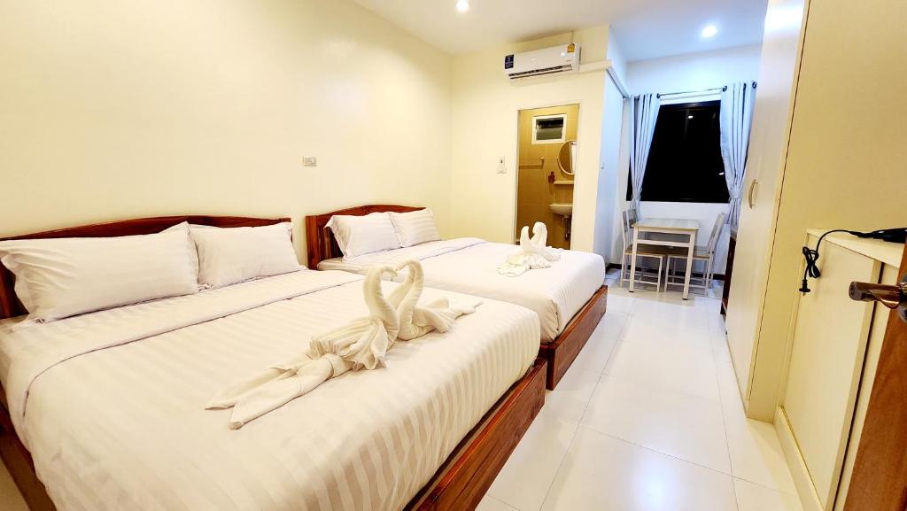 Postel nebo postele na pokoji v ubytování Chotika Hotel โรงแรมโชติกา ณ เชียงคาน