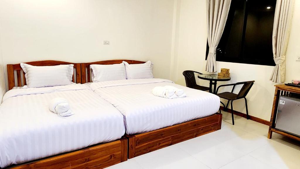 Postel nebo postele na pokoji v ubytování Chotika Hotel โรงแรมโชติกา ณ เชียงคาน