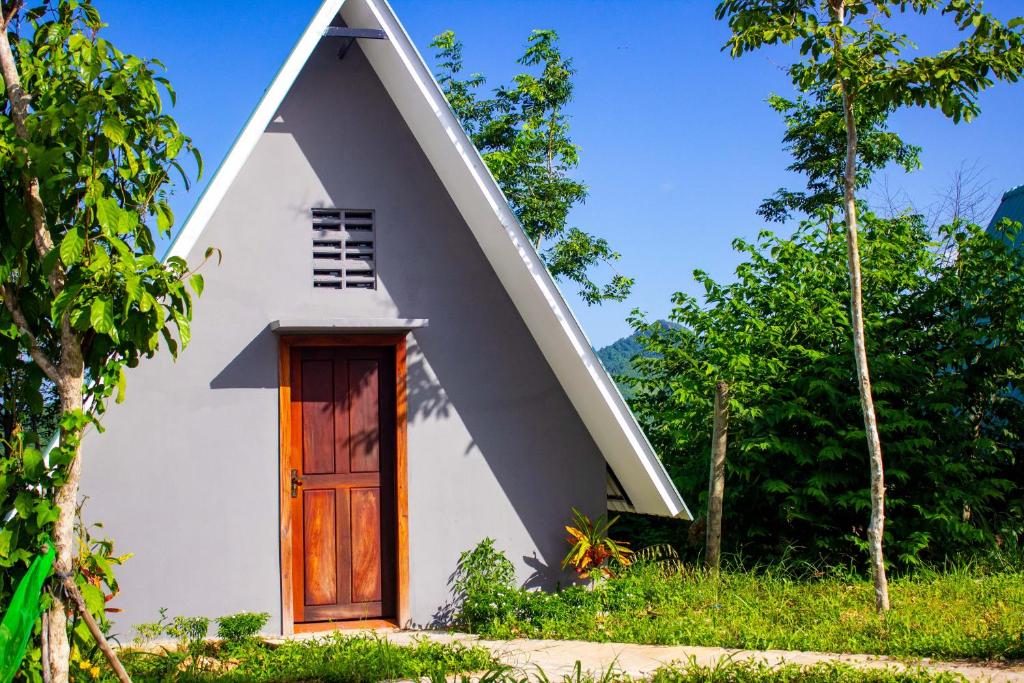 a small white house with a pitched roof at Sabay Farm in Kampot