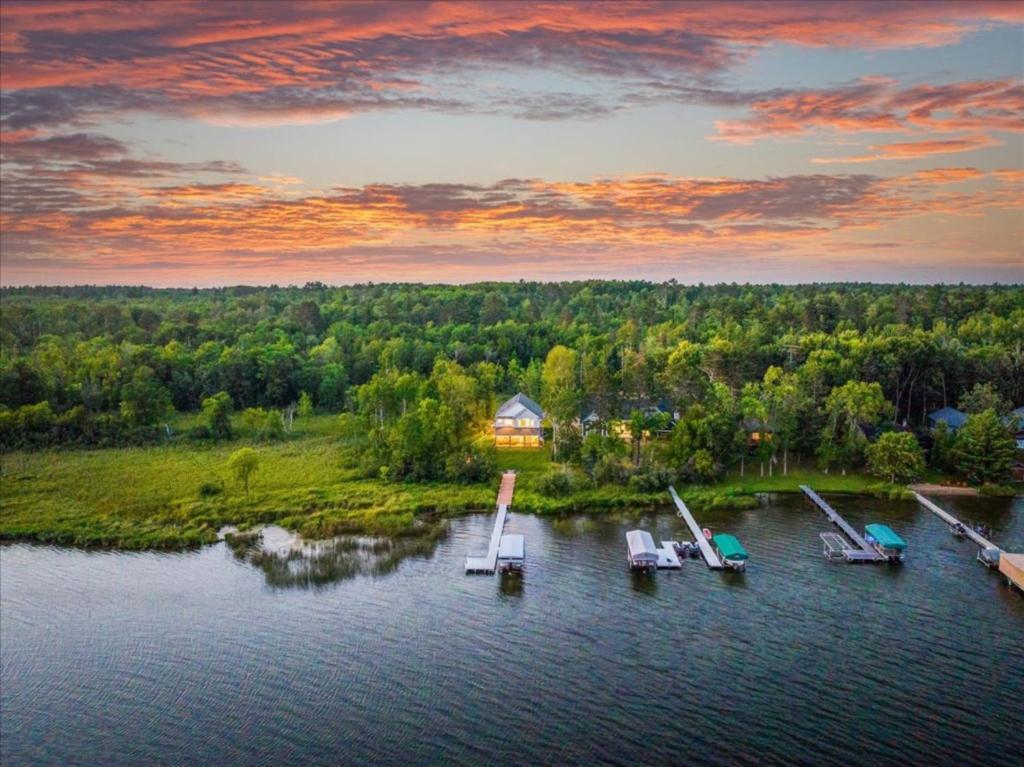 New! Northwoods Luxury 5 Pines On Trout Lake, Pine River Preços