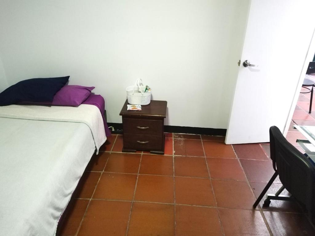 Postel nebo postele na pokoji v ubytování Casa en Bogotá ubicada en zona central
