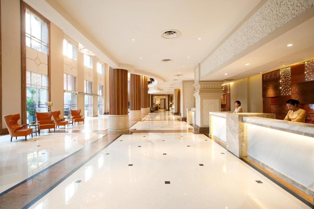 The lobby or reception area at PARKROYAL Yangon