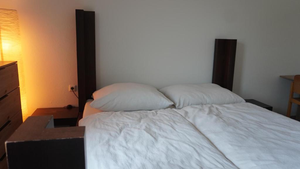 Postel nebo postele na pokoji v ubytování Geräumige Wohnung Nähe Autobahn A2