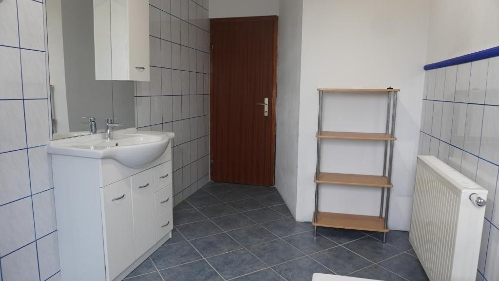 Koupelna v ubytování Geräumige Wohnung Nähe Autobahn A2