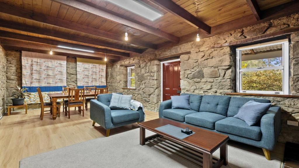 Posezení v ubytování Granite Cottage