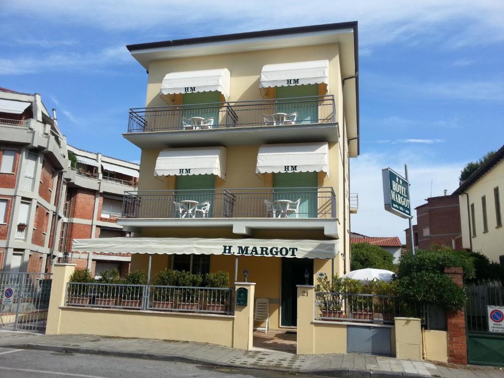 a building with a sign that reads he marriott at Hotel Margot in Lido di Camaiore